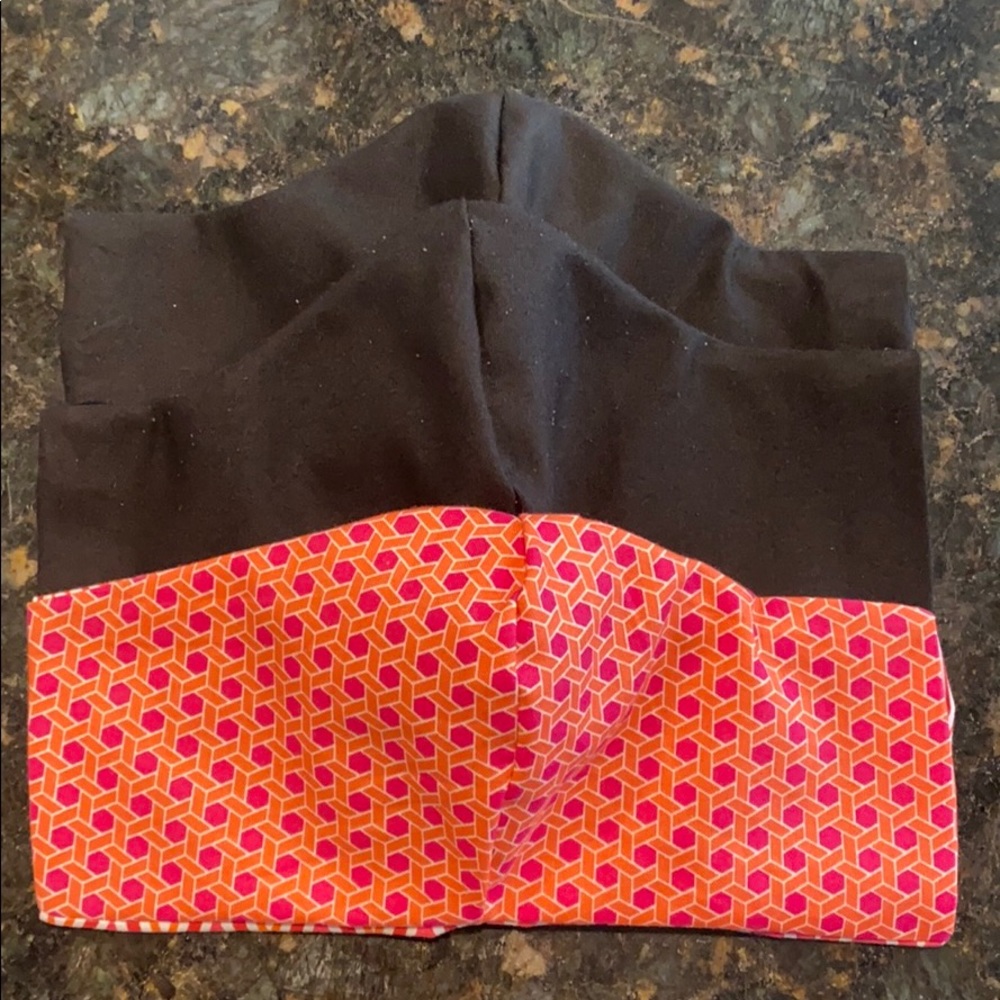 2 black mask and 1 pink